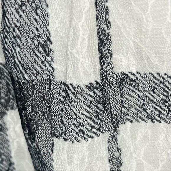 Anthropologie Akemi + Kin Blouse. Black and White Lace. Sz M. Great Condition! - Picture 4 of 13